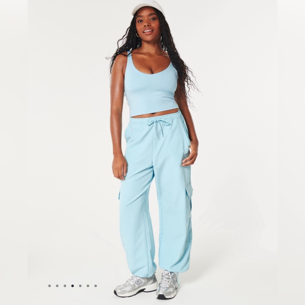 Gilly Hicks active recharge cargo pants